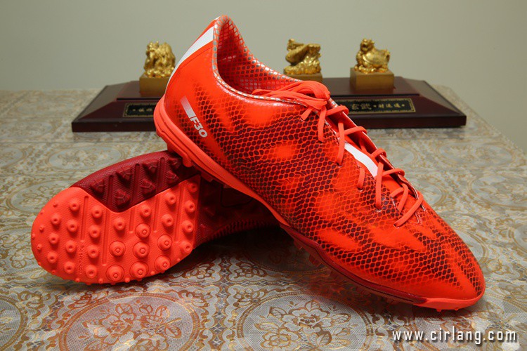 【Adidas F30红龙+Nike 刺客10骚粉+Puma evopower鸳鸯】新入球鞋静待伤愈~ ... ... .. ...
