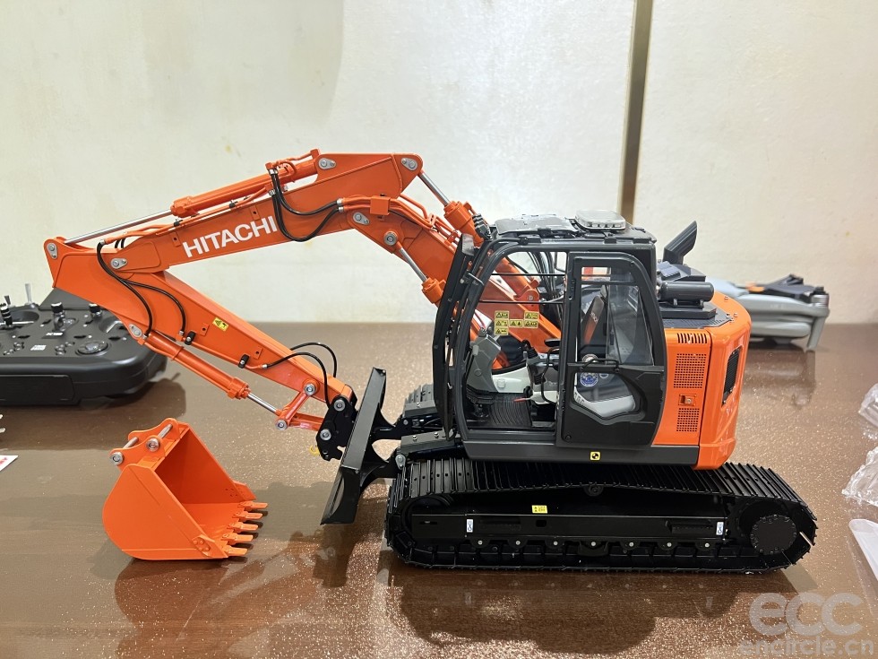 男人的大玩具-日立 HITACHI ZX135US 挖掘机模型静态